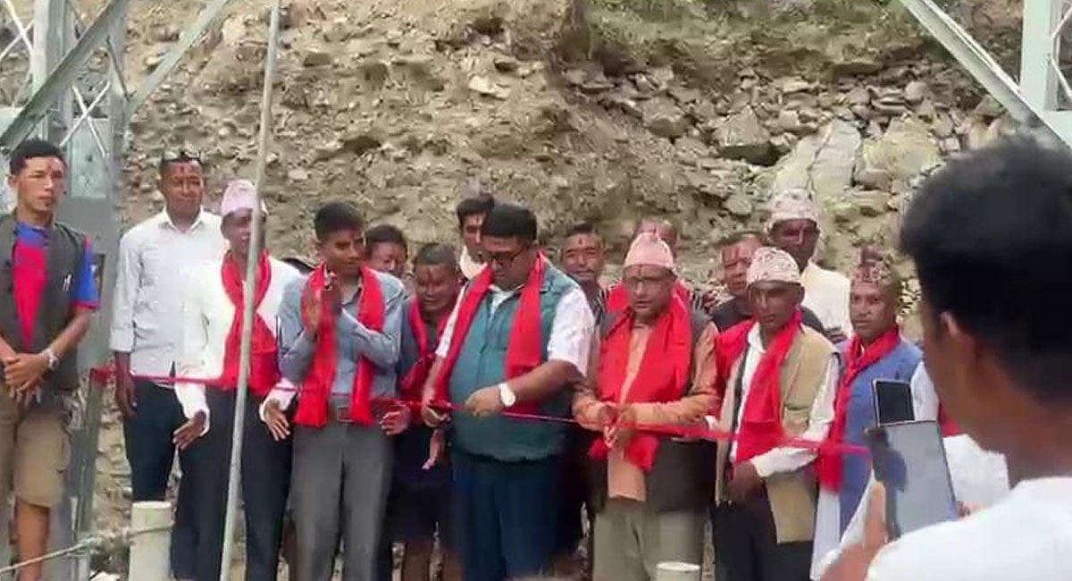वाक्स खोलामा बन्यो झोलुंगे पुल