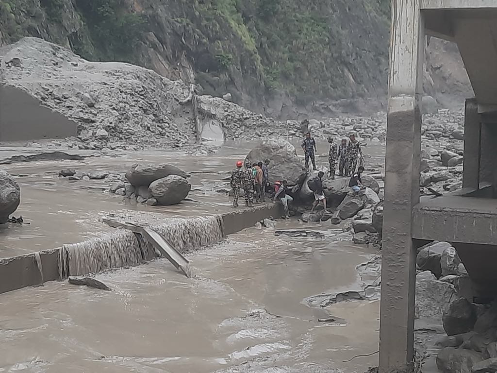 जसपा नेपालको राष्ट्रिय महाधिवेशन मञ्च हावाहुरीले भत्कायो