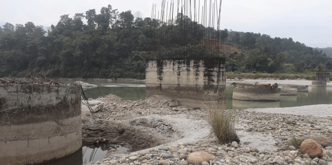 स्थानीयवासीको जिज्ञासा, लम्सुवाघाट पक्की पुल १५ वर्षसम्म किन बनेन ? 