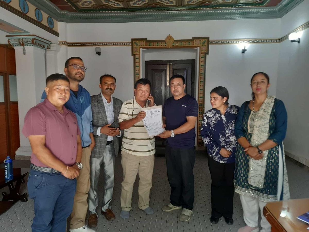 शिक्षामन्त्री पुनसमक्ष विद्यालय कर्मचारीको ध्यानाकर्षण