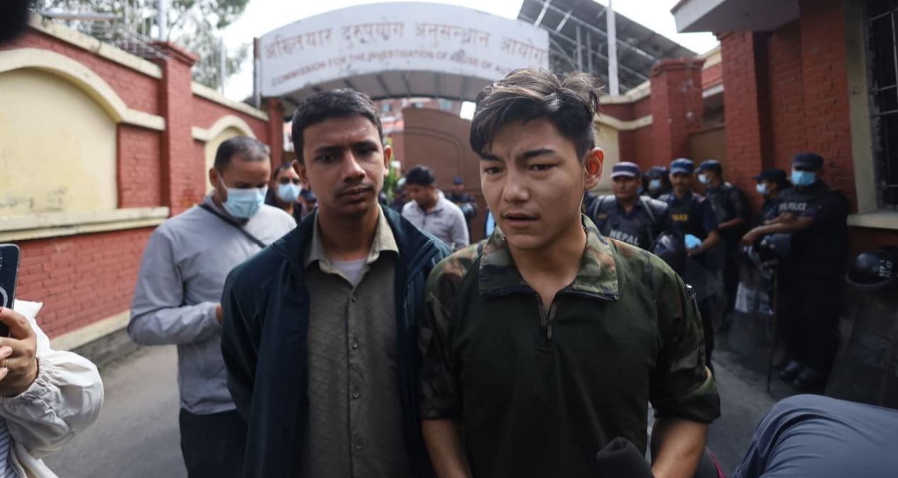 अख्तियार प्रमुखको राजीनामा माग्दै जेनजी अलायन्सले दियो उजुरी, गेटमा प्रदर्शन 