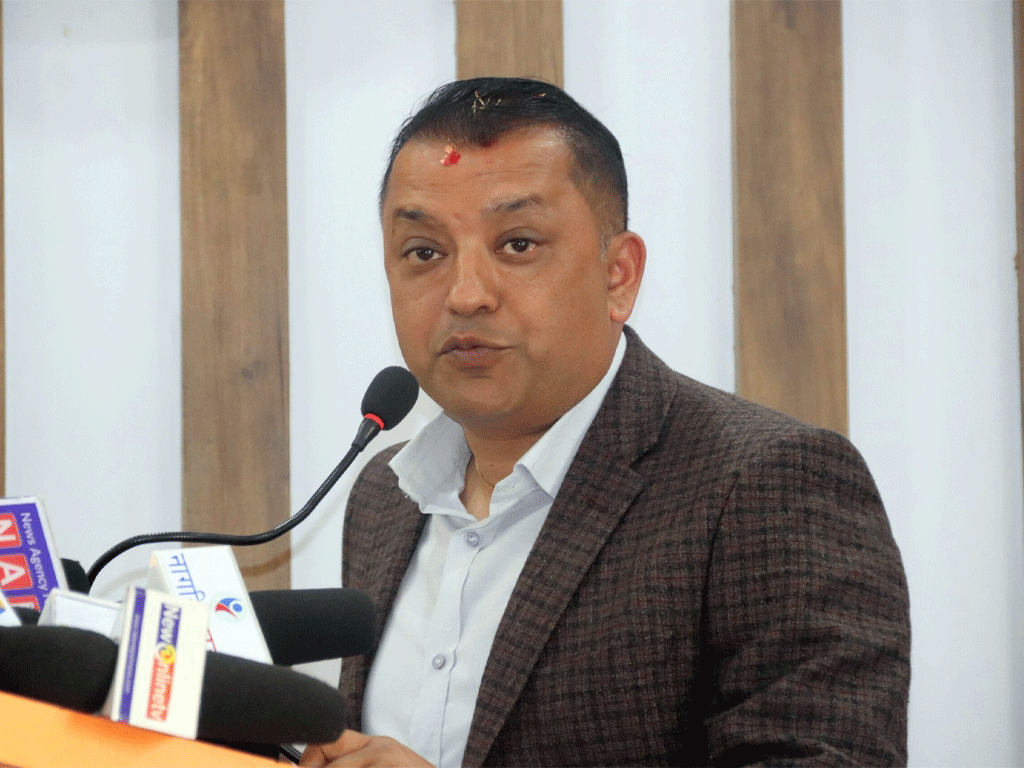 सभापति पद नछाड्न गगन थापालाई कांग्रेसका ३५ केन्द्रीय सदस्यको आग्रह