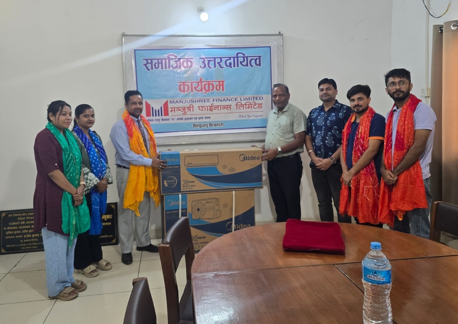 मन्जुश्री फाइनान्सद्वारा आँखा अस्पताललाई एसी सहयोग