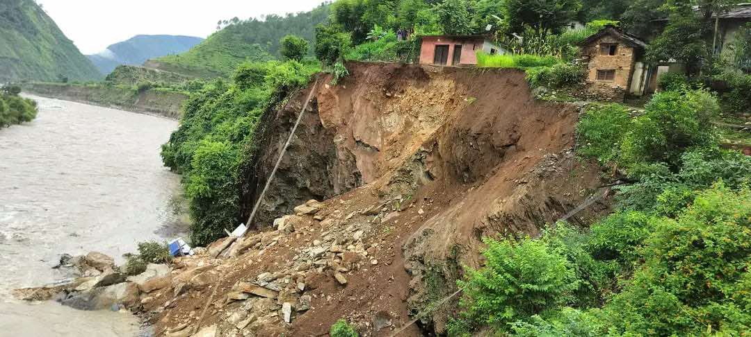 सेतीमा खसेका करन गिरीको परिवार बिचल्लीमा