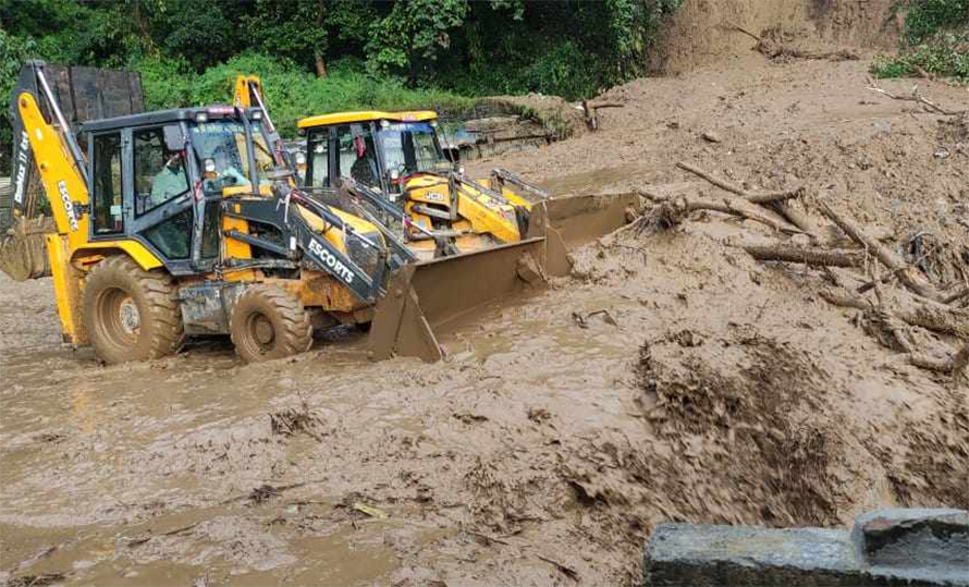 जसपा नेपालको राष्ट्रिय महाधिवेशन मञ्च हावाहुरीले भत्कायो