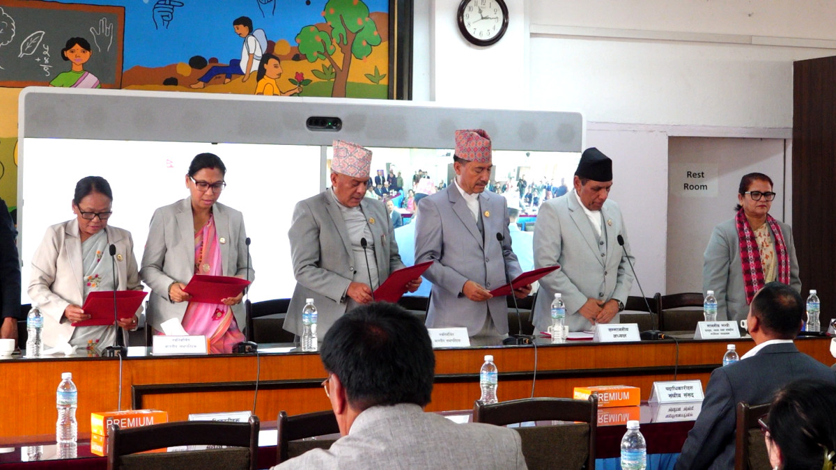 राष्ट्रियसभाका चार समितिका सभापतिको शपथ