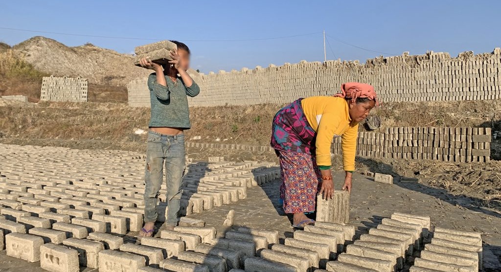 कानुन बनेको २७ वर्षसम्म रोकिएन बालश्रम, घरेलु काममा संलग्न बालबालिका न्यूनतम अधिकारबाट समेत वञ्चित