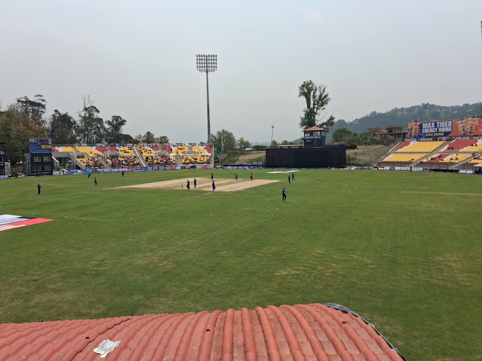 नेपालले युएईलाई दियो २०१ रनको चुनौती