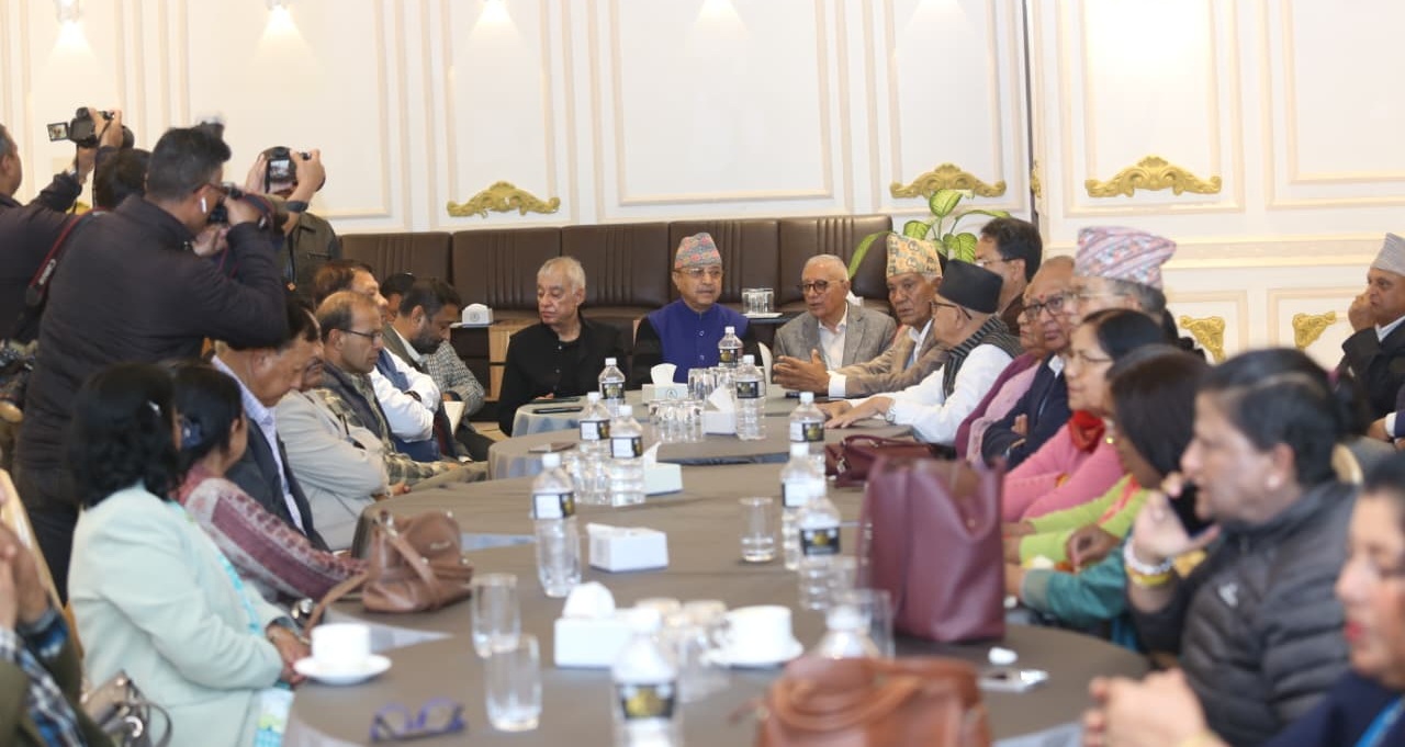धुम्बाराहीमा कांग्रेस विघटित कार्यसमितिको बैठक, देउवा-कोइराला समूह सहभागी  