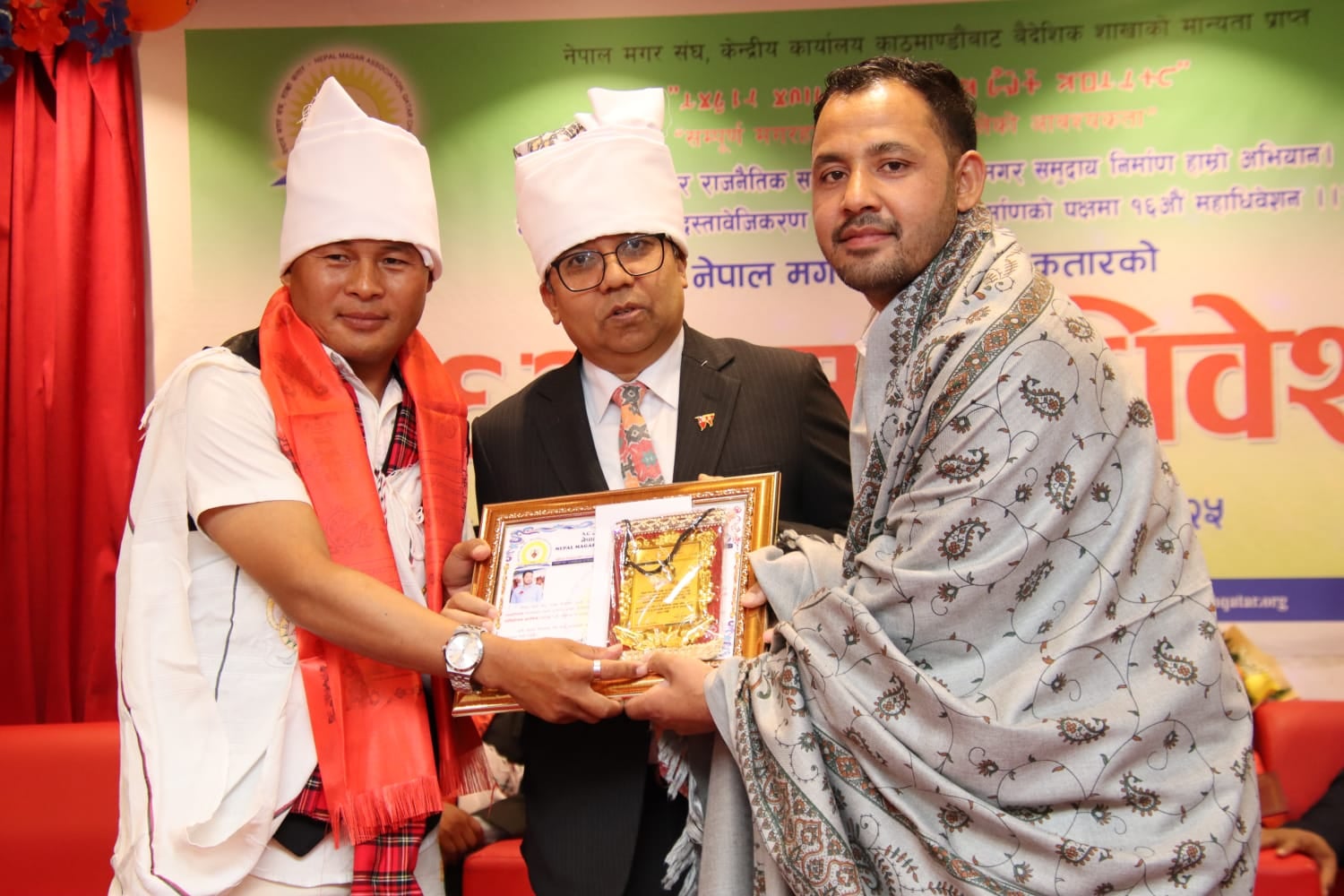 नगदसहित पत्रकार सुनार कतारमा सम्मानित