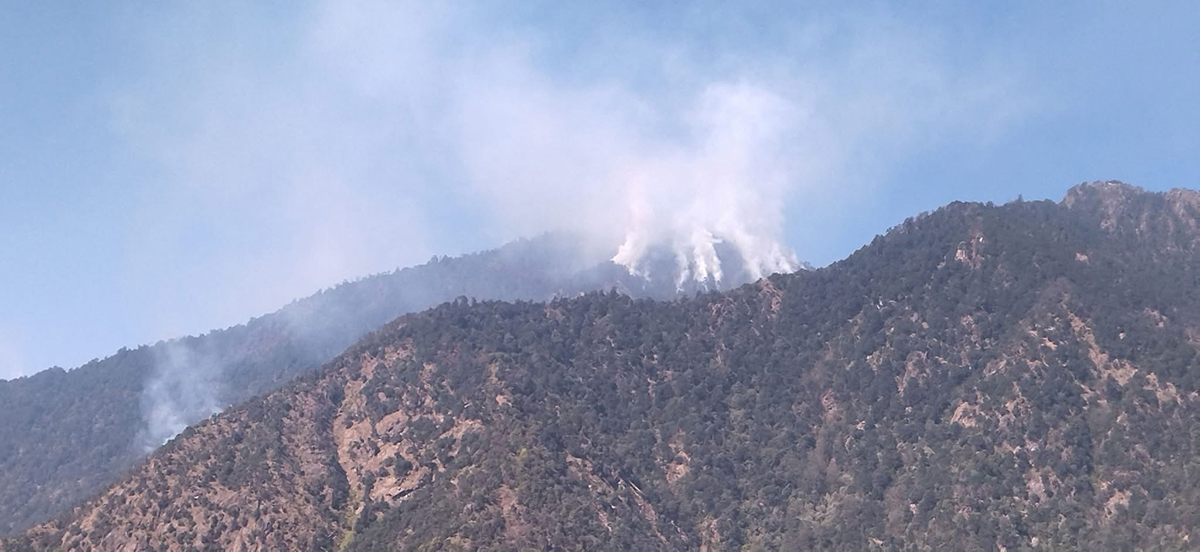 काभ्रेमा लागेको आगलागी नियन्त्रण बाहिर