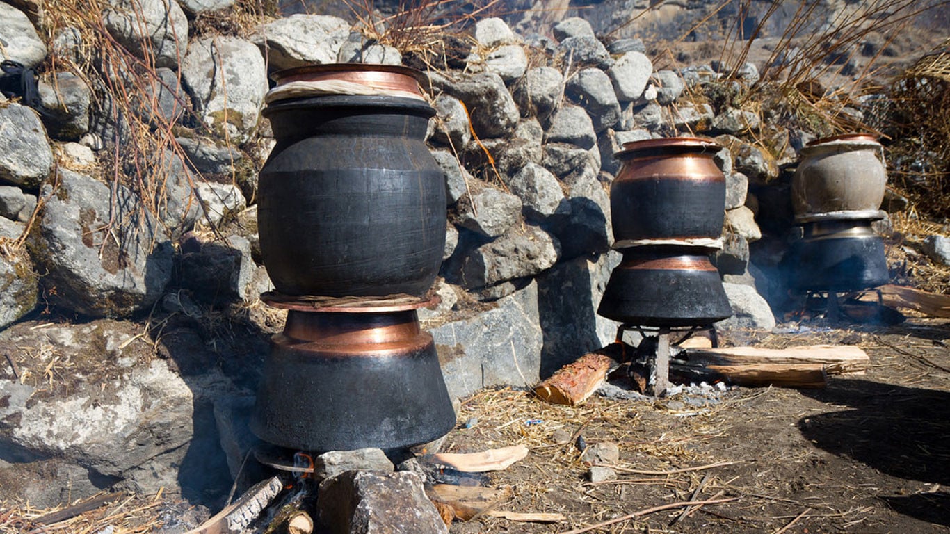 प्रहरीद्वारा अवैध घरेलु मदिरा नष्ट