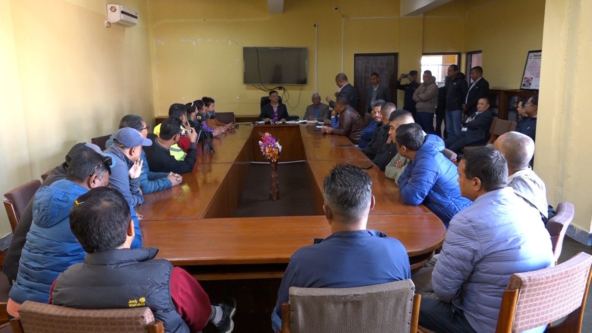 त्रिभुवन विश्वविद्यालयमा निर्माणाधीन चमेना गृह भवन निर्माणमा अवरोध गर्नेलाई कारबाही गर्न माग