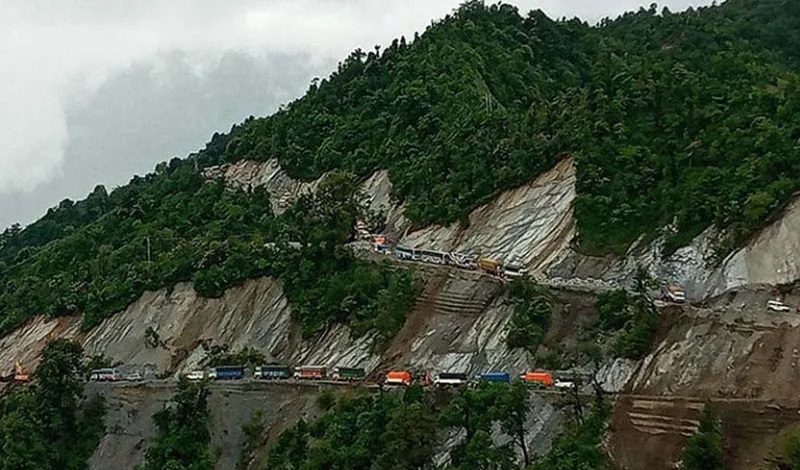 जयपृथ्वी राजमार्ग मर्मतमा ध्यान नदिएको भन्दै ध्यानाकर्षण