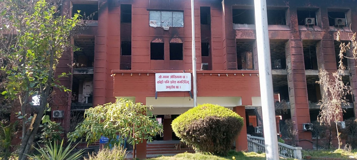 स्वास्थ्य मन्त्रालय आफैं अस्वस्थ 