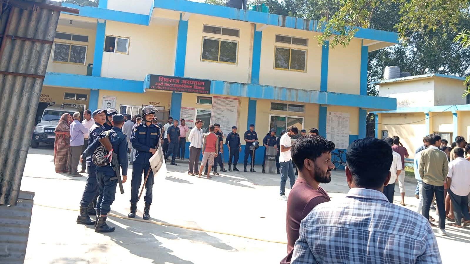 उपलब्ध औषधि नदिएको भन्दै शिवराज अस्पतालमा तनाव