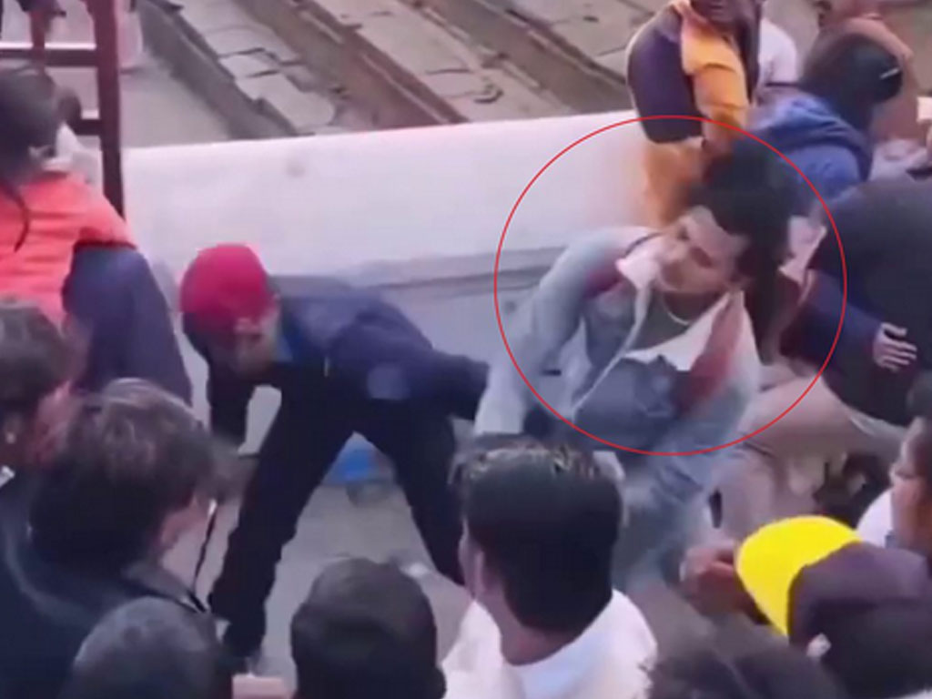 पशुपतिनाथ मन्दिर क्षेत्रमा प्रहरीमाथि आक्रमण गर्ने युवक पक्राउ