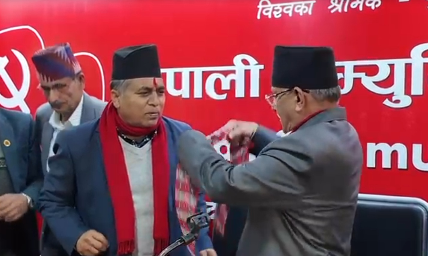 कीर्तिपुरका पूर्वमेयर र पूर्ववडाध्यक्ष एमाले परित्याग गरी नेकपामा प्रवेश