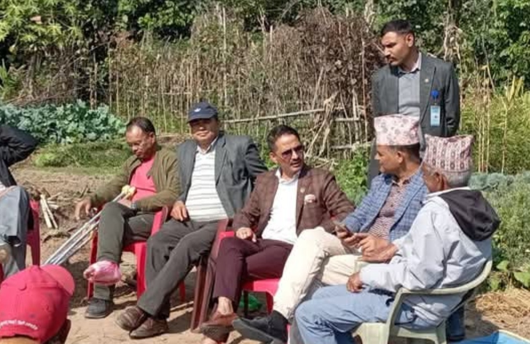 मतदाताको गुनासो सुन्न महिनैपिच्छे गाउँ पुग्छन् मन्त्री राणा