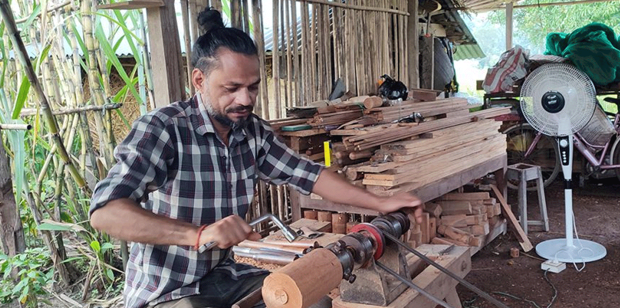 युट्युब हेरेर सिकेको काष्ठकलाबाट मनग्य आम्दानी