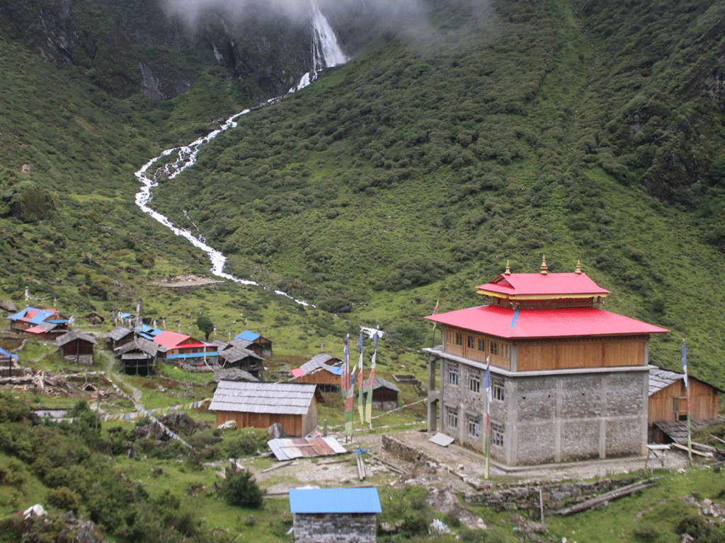 आर्थिक अभावमा जोङलुङ गुम्बा पुनर्निर्माण अधुरै