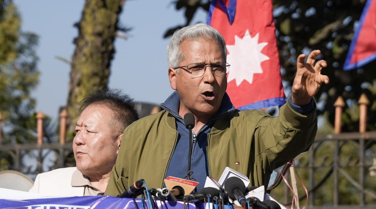 लोकतन्त्रभित्र राजतन्त्र समेटौं : रविन्द्र मिश्र