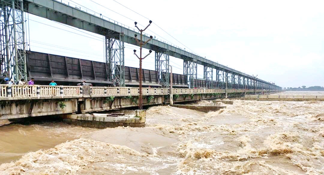 कोशी ब्यारेजका ४१ ढोका खोलिए  