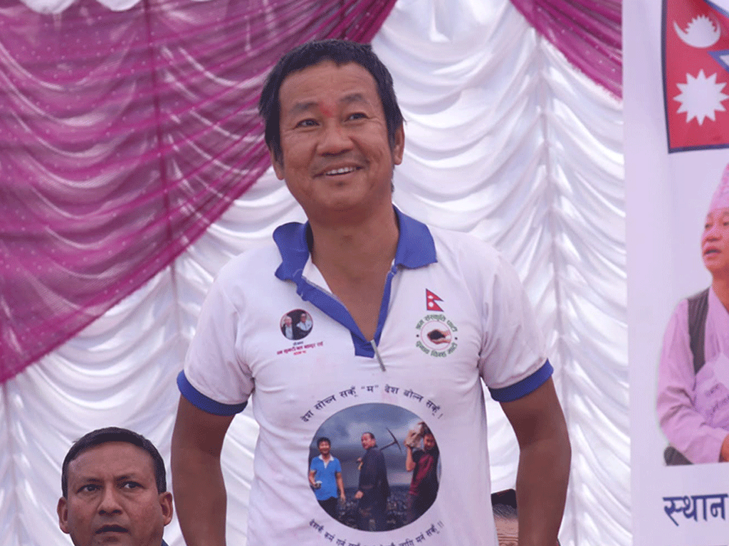 श्रम संस्कृति पार्टीका अध्यक्ष हर्क साम्पाङले गरे मतदान