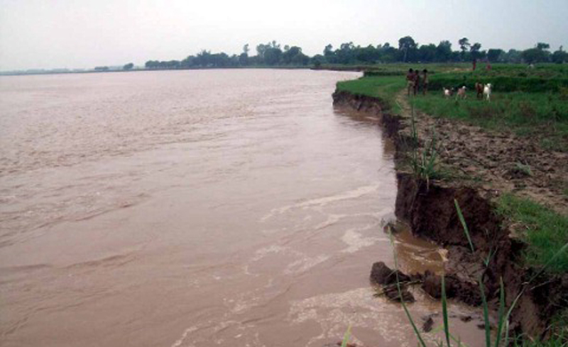 बाढीमा परी एकको मृत्यु, एक बेपत्ता, दर्जनौँ घर डुबानमा