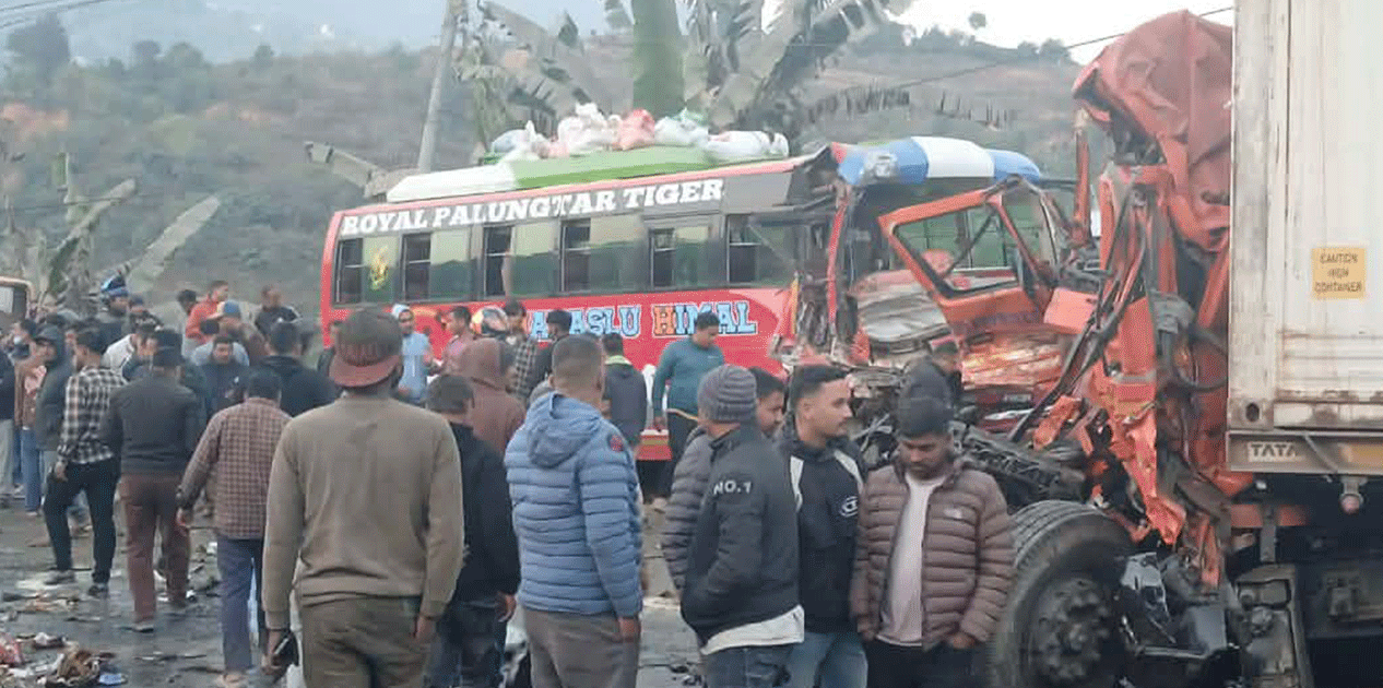 धादिङ दुर्घटना : घाइते भएका ७० जनामध्ये २ को मृत्यु