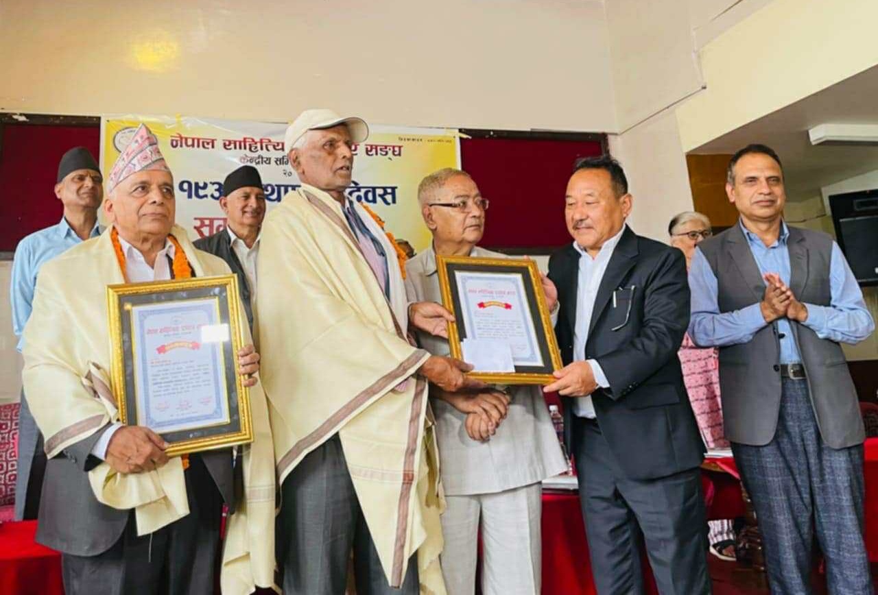 साहित्यिक पत्रकार संघद्वारा पन्थी र साह सम्मानित