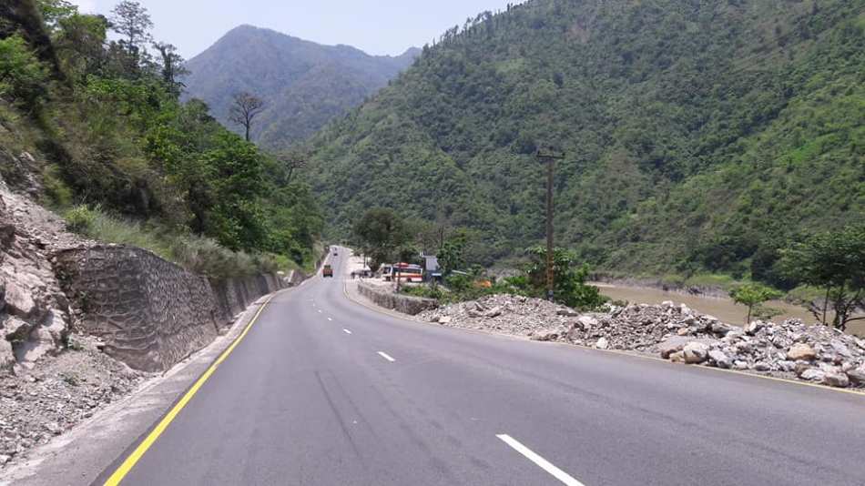 चाडपर्वलाई लक्षित गरी मुग्लिन–मलेखु सडक मर्मत गरिँदै