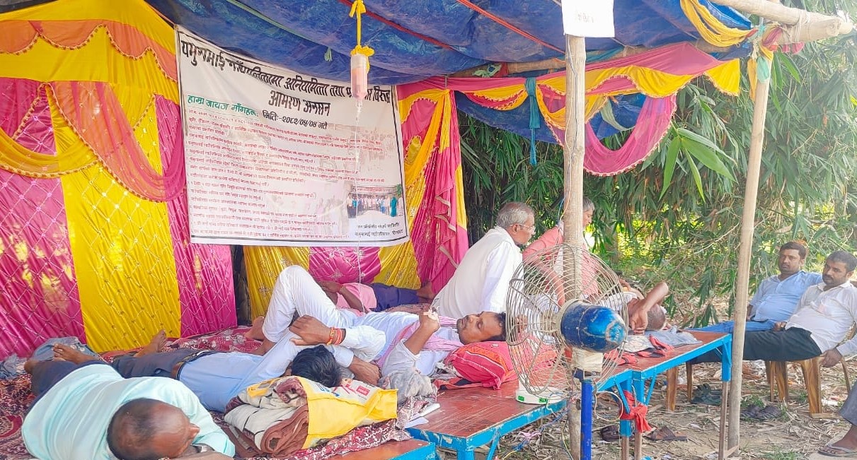 अनशन बसेका वडाध्यक्षलाई स्थानीयको समर्थन बढ्दै, गाउँपालिका कार्यालयमा तालाबन्दी