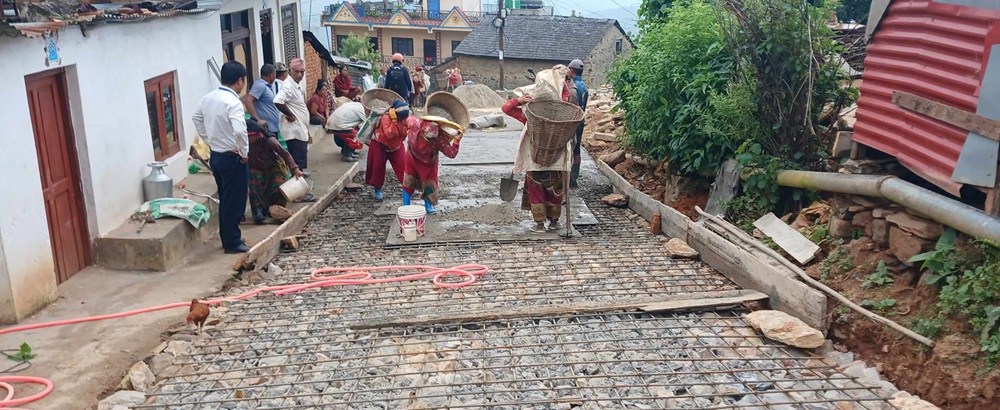 प्रधानमन्त्री रोजगार कार्यक्रम : सडक ढलानमा स्थानीयलाई अवसर