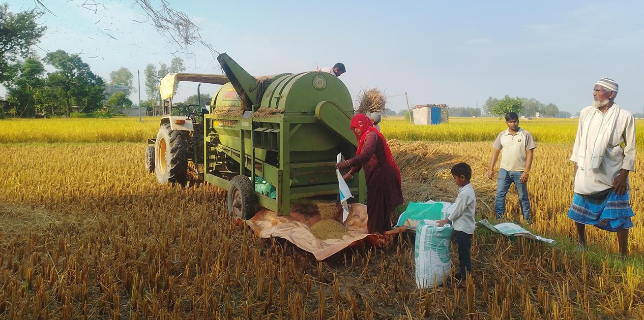 ‘थ्रेसर मेसिन’सञ्चालन गरेर गाउँमै स्वरोजगार