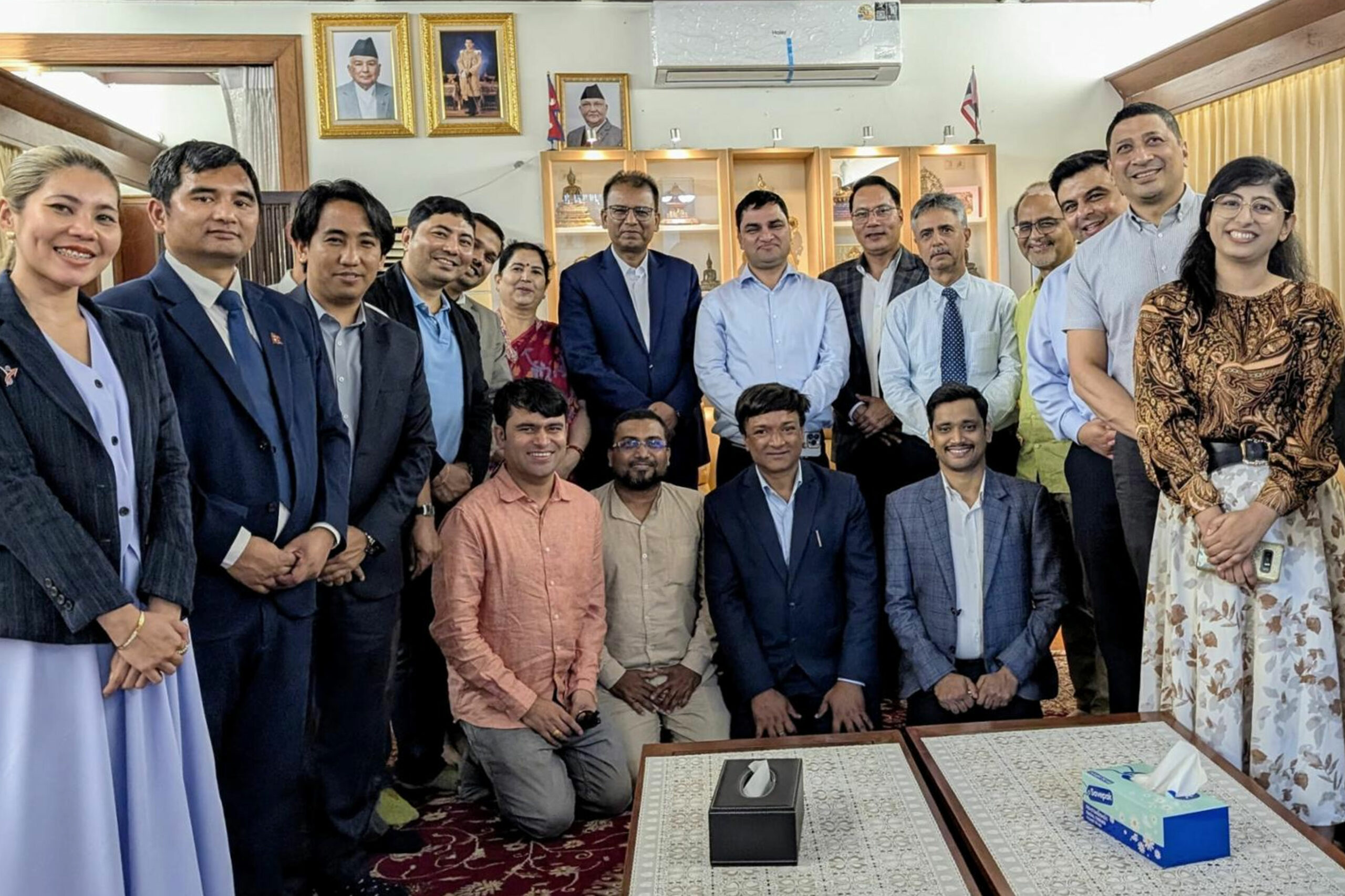 थाइल्याण्डमा क्रियाशील नेपाली स्वास्थ्यकर्मीसँग मन्त्री पौडेलद्वारा सुझाव संकलन