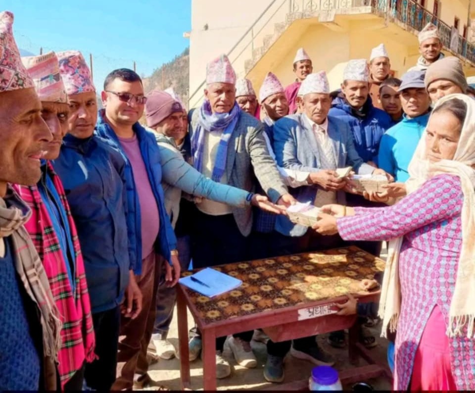 झलक खत्रीको परिवारलाई १० लाख रुपैयाँ आर्थिक सहयोग