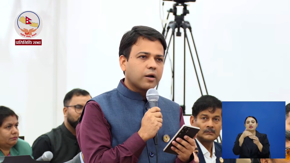 क्रान्तिशिखाविरुद्ध जेनजी शहीद परिवारले सिंहदरबार गेटअगाडि गरेको प्रदर्शनको रास्वपाद्वारा विरोध