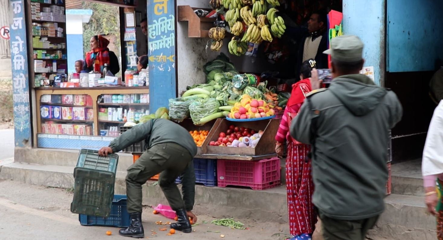 तम्घास बजारमा अव्यवस्थित सामग्री हटाउन सुरु