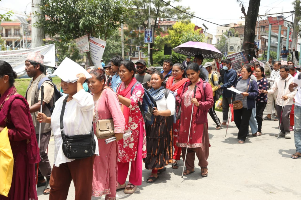 सिंहदरबार घेराउ गर्न लागेका दृष्टिविहीनहरूलाई प्रहरीले रोक्यो