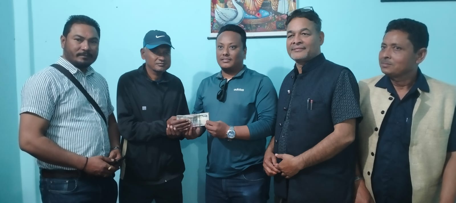 क्यान्सर पीडित यातायात श्रमिकलाई सहकर्मीको सहयोग