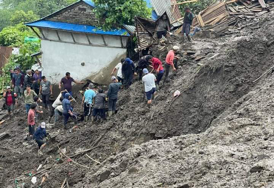 बाढी,पहिरो र चट्याङबाट २४ घण्टाभित्र ११ जनाको मृत्यु