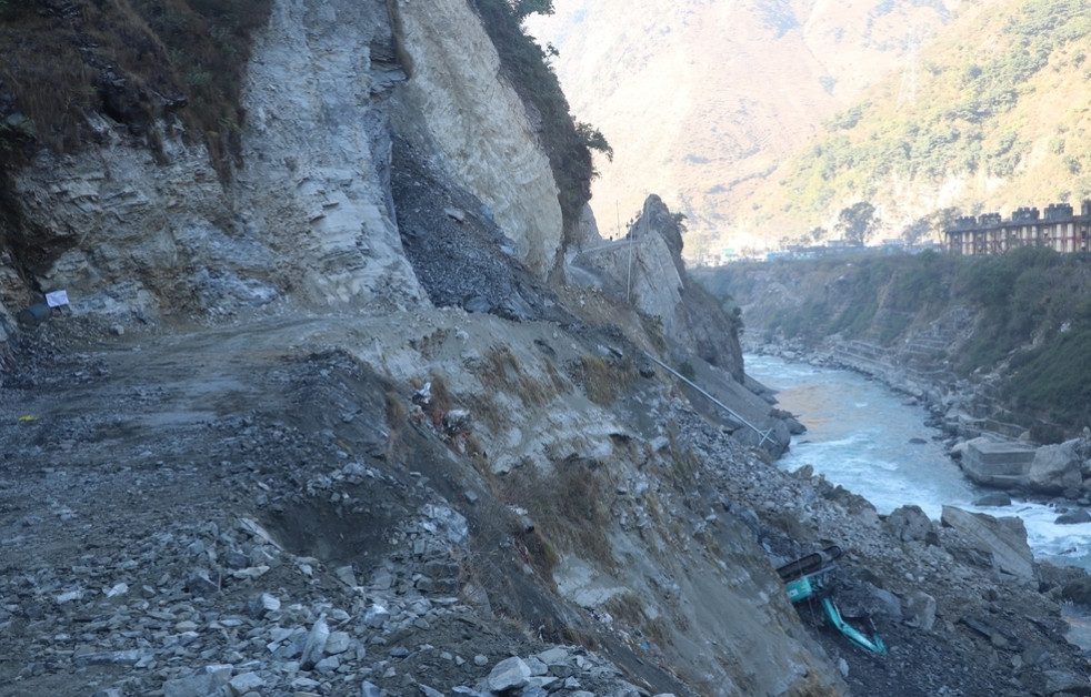 चार दिनदेखि महाकाली लोकमार्ग अवरुद्ध