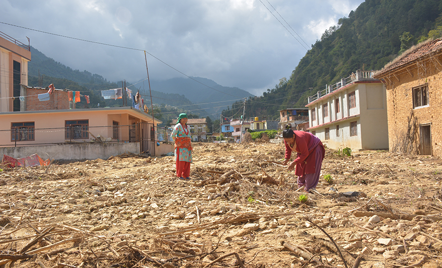 आशामै बित्यो रोशीका बाढीपीडितका एक महिना