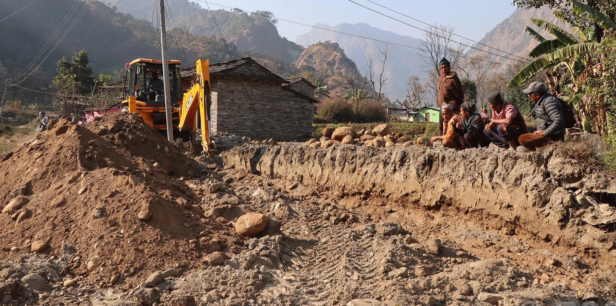 छिसवाङमा मार्ग खुलेको १५ वर्षपछि सडक स्तरोन्नति थालियो