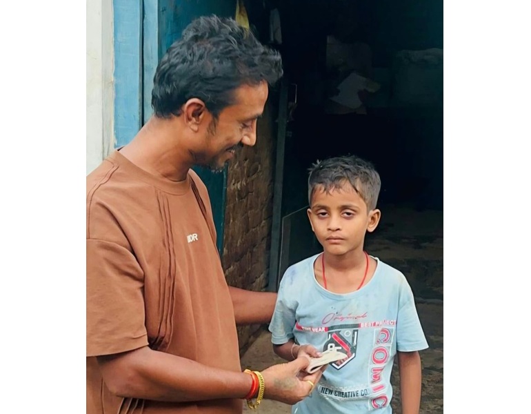 मिर्गौलापीडित पासवान परिवारलाई आर्थिक सहयोग