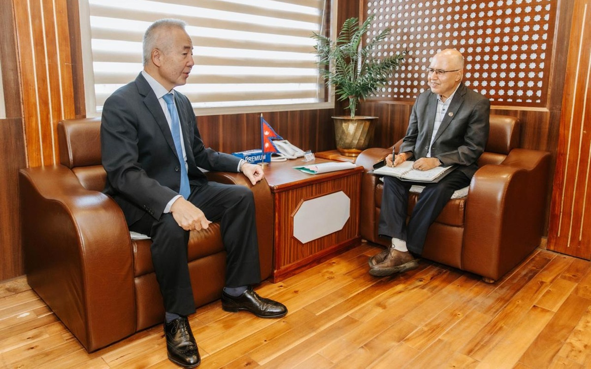 अर्थमन्त्री खनाल र जापानका राजदूतबीच भेट