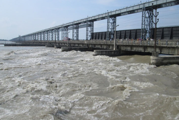 सप्तकोशीमा पानीको बहाव बढेसँगै ३१ ढोका खोलिए