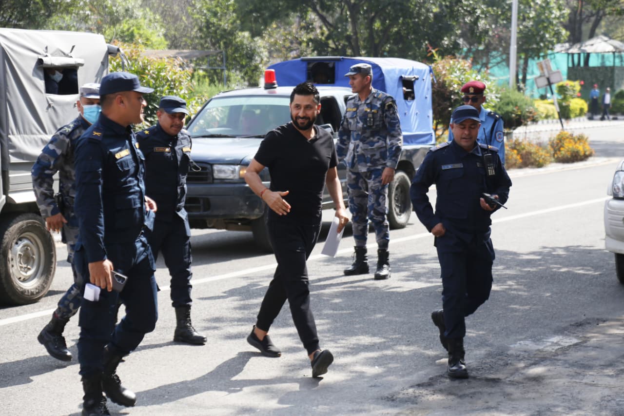 रवि लामिछानेलाई सोधपुछका लागि नख्खु कारागारबाट सिंहदरबार ल्याइयो