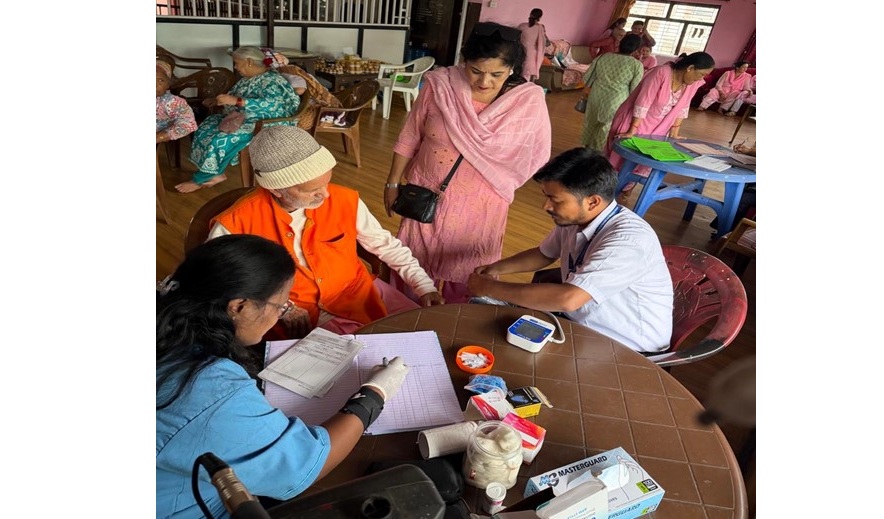 ५१ ज्येष्ठ नागरिकको निःशुल्क स्वास्थ्य परीक्षण र औषधि वितरण